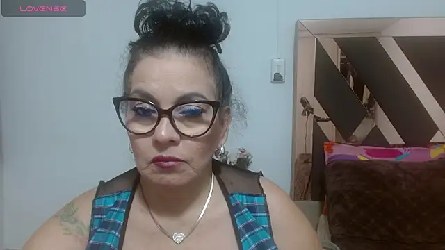 Snapshot of lindaesmeralda chatting on March 2026 12:20:01 PM lindaesmeralda online show from March 2026 12:20:01 PM