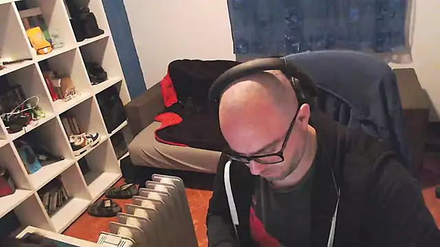 ravingr4d4 online show from February 2025 10:26:02 PM