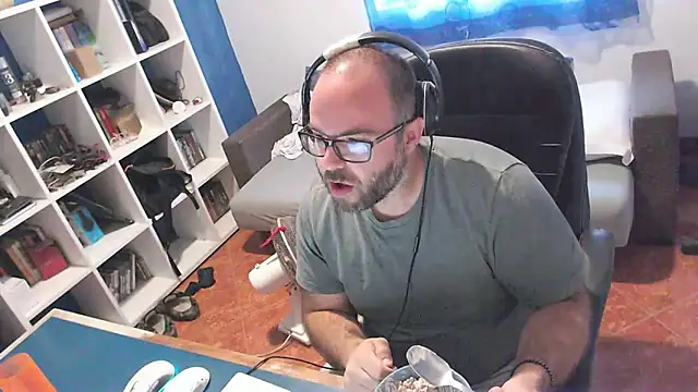 ravingr4d4 online show from October 2025 08:09:02 AM