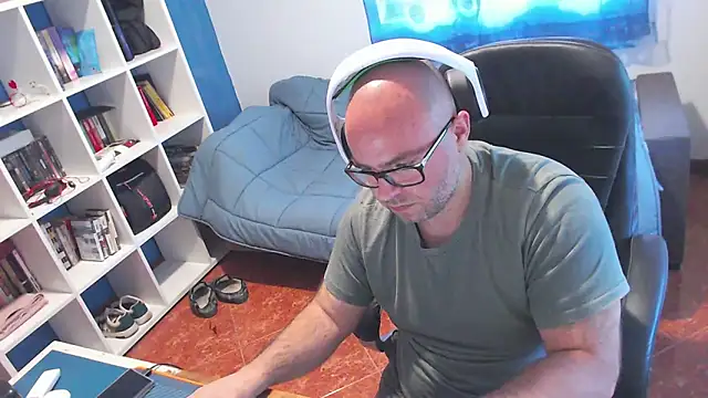 ravingr4d4 online show from April 2026 10:13:02 AM