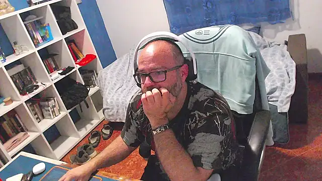 ravingr4d4 online show from May 2026 09:01:02 PM