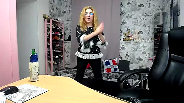 Snapshot of Helen1974 chatting on December 2025 01:29:01 PM Helen1974 online show from December 2025 01:29:01 PM