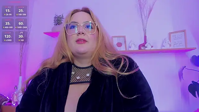 Snapshot of sophiarossee_ chatting on April 2026 06:43:01 PM sophiarossee online show from April 2026 06:43:01 PM