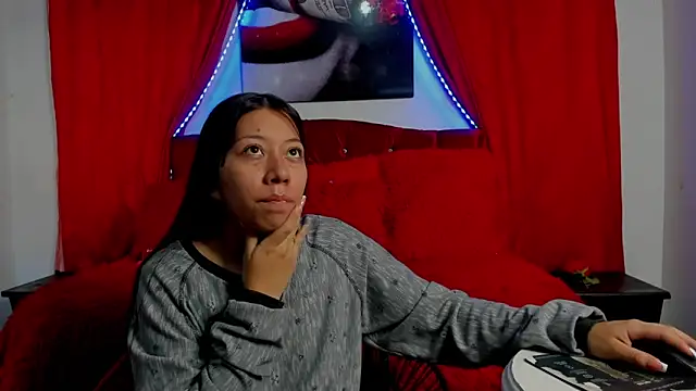 Snapshot of sexylaurita chatting on January 2025 12:15:01 PM sexylaurita online show from January 2025 12:15:01 PM