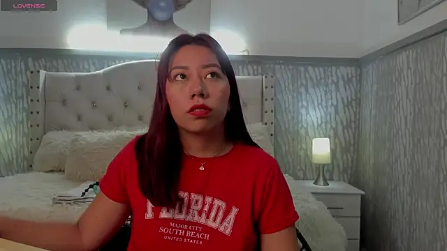 sexylaurita online show from May 2026 11:04:01 AM