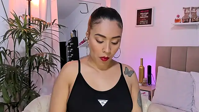 Snapshot of Zoe_Gruber chatting on November 2025 09:47:01 PM Zoe Gruber online show from November 2025 09:47:01 PM