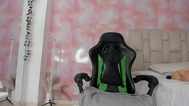 emily lean  online show from November 2025 12:53:01 AM