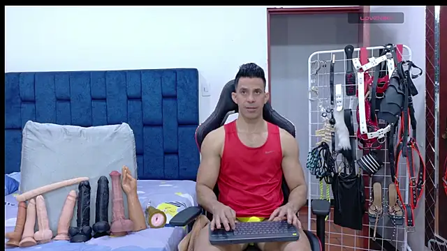 JoseRumbero26 online show from May 2026 01:44:02 AM