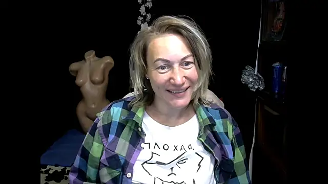 wLESLYMOSw online show from September 2025 08:40:01 AM