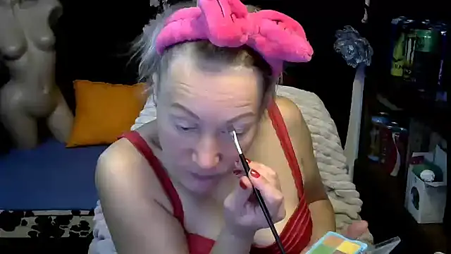 wLESLYMOSw online show from November 2025 08:15:02 AM