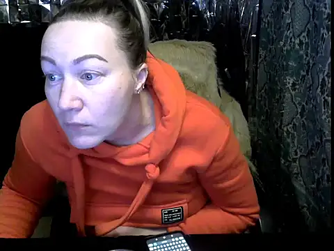 wLESLYMOSw online show from February 2026 10:19:02 AM