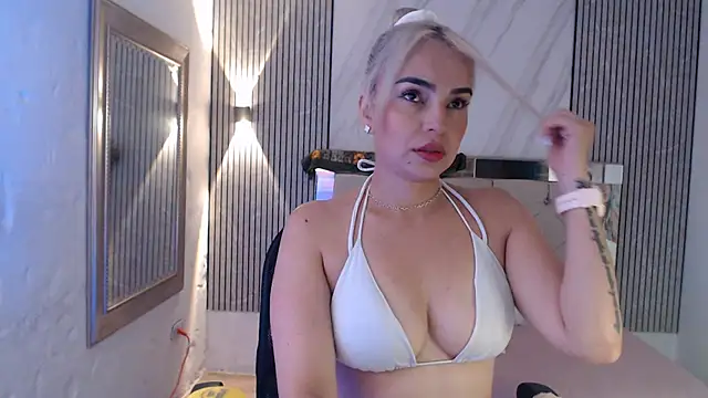 Snapshot of ashley__tylor chatting on July 2026 08:03:02 PM ashley tylor online show from July 2026 08:03:02 PM