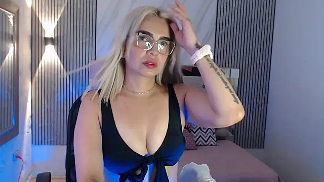 Snapshot of ashley__tylor chatting on July 2026 06:45:01 PM ashley tylor online show from July 2026 06:45:01 PM