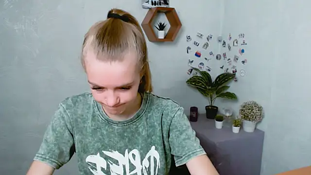 AliceFlirtt  online show from September 2025 08:27:01 AM