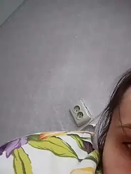 Snapshot of emeli_moon chatting on December 2024 11:22:01 AM emeli moon online show from December 2024 11:22:01 AM