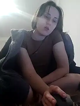 Snapshot of emeli_moon chatting on December 2024 11:31:02 PM emeli moon online show from December 2024 11:31:02 PM