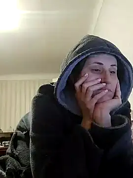 Snapshot of emeli_moon chatting on January 2025 11:35:02 PM emeli moon online show from January 2025 11:35:02 PM