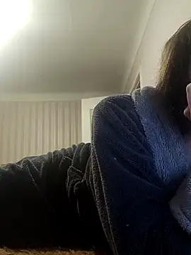 Snapshot of emeli_moon chatting on February 2025 01:36:01 AM emeli moon online show from February 2025 01:36:01 AM