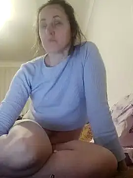 Snapshot of emeli_moon chatting on December 2025 07:14:02 AM emeli moon online show from December 2025 07:14:02 AM