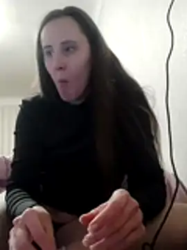 Snapshot of emeli_moon chatting on December 2025 08:13:01 PM emeli moon online show from December 2025 08:13:01 PM