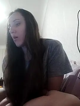 Snapshot of emeli_moon chatting on December 2025 06:36:01 PM emeli moon online show from December 2025 06:36:01 PM