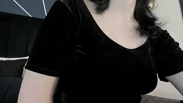 Adeelinee online show from December 2024 07:41:02 PM