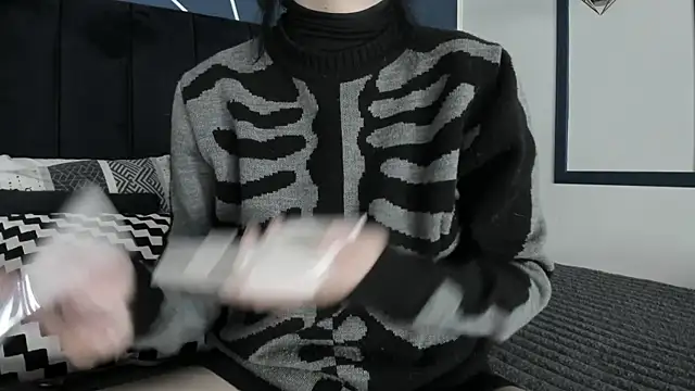 Adeelinee online show from February 2025 07:52:02 PM