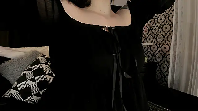 Adeelinee online show from November 2025 07:46:02 PM