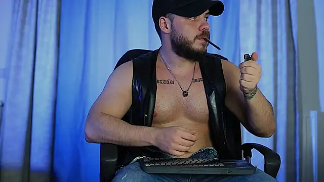 Snapshot of juliusmasters chatting on January 2025 03:55:01 PM juliusmasters online show from January 2025 03:55:01 PM