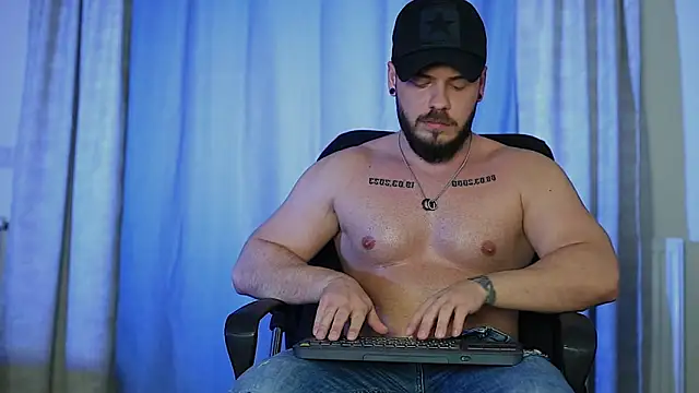 Snapshot of juliusmasters chatting on January 2025 06:57:01 PM juliusmasters online show from January 2025 06:57:01 PM