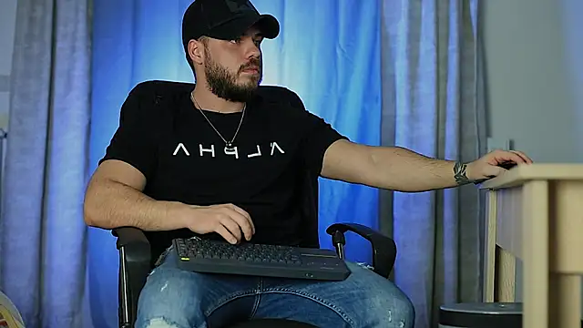 Snapshot of juliusmasters chatting on January 2025 06:24:02 PM juliusmasters online show from January 2025 06:24:02 PM