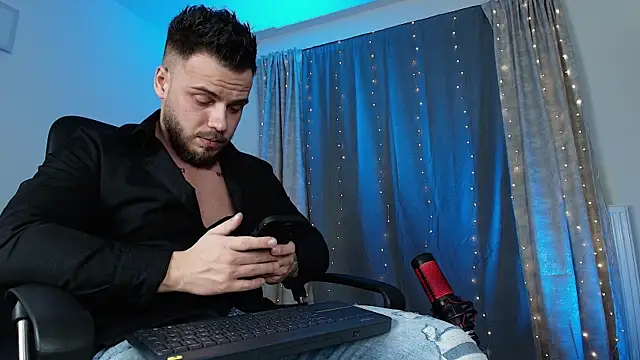 Snapshot of juliusmasters chatting on January 2025 09:04:01 PM juliusmasters online show from January 2025 09:04:01 PM