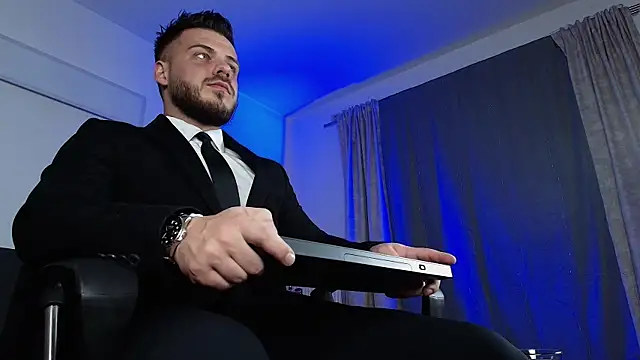 Snapshot of juliusmasters chatting on January 2025 09:33:01 PM juliusmasters online show from January 2025 09:33:01 PM