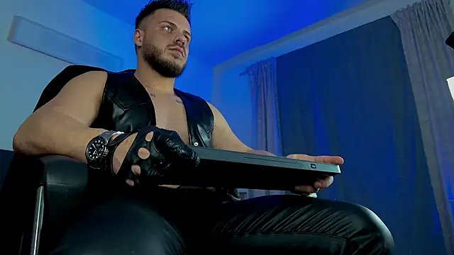 Snapshot of juliusmasters chatting on February 2025 10:51:02 PM juliusmasters online show from February 2025 10:51:02 PM