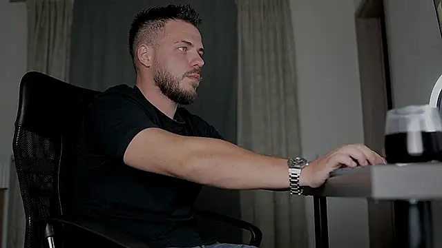 Snapshot of juliusmasters chatting on October 2025 06:25:02 PM juliusmasters online show from October 2025 06:25:02 PM