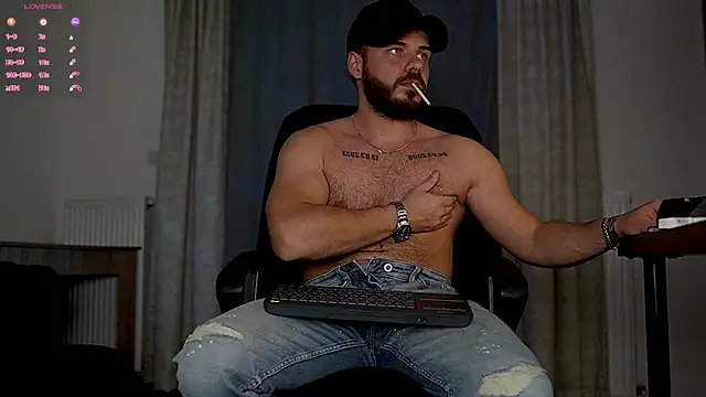 Snapshot of juliusmasters chatting on October 2025 08:24:02 PM juliusmasters online show from October 2025 08:24:02 PM