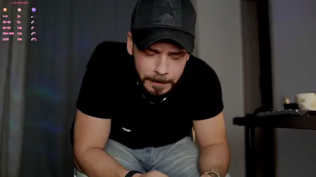 Snapshot of juliusmasters chatting on October 2025 07:37:02 PM juliusmasters online show from October 2025 07:37:02 PM