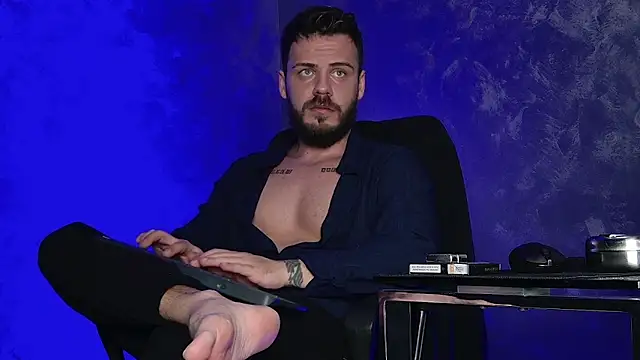 juliusmasters online show from December 2025 09:44:02 PM