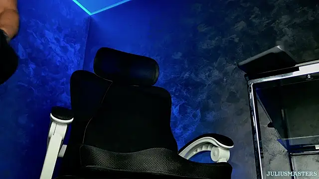 juliusmasters online show from March 2026 08:24:02 PM