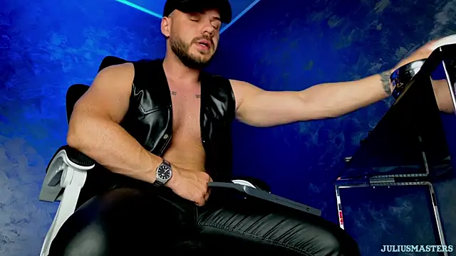 juliusmasters online show from May 2026 08:16:01 PM