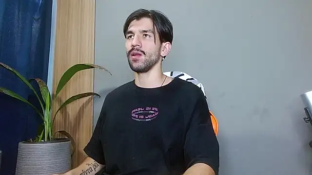 Snapshot of Mr_WhiteCock chatting on December 2025 10:15:02 PM Mr WhiteCock online show from December 2025 10:15:02 PM