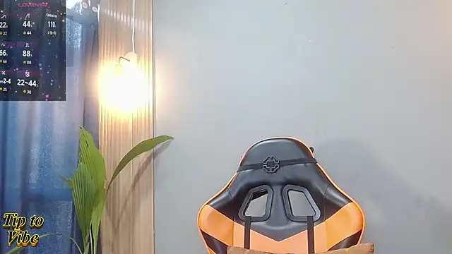 Snapshot of Mr_WhiteCock chatting on December 2025 03:53:01 PM Mr WhiteCock online show from December 2025 03:53:01 PM