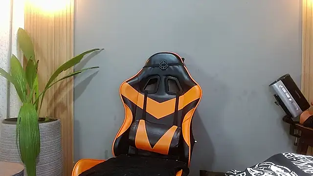 Snapshot of Mr_WhiteCock chatting on January 2026 02:27:02 AM Mr WhiteCock online show from January 2026 02:27:02 AM