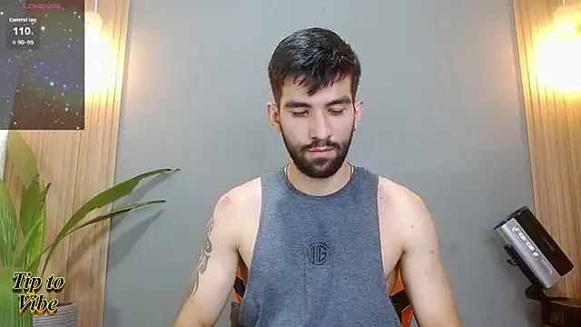 Snapshot of Mr_WhiteCock chatting on January 2026 11:31:01 PM Mr WhiteCock online show from January 2026 11:31:01 PM