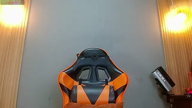 Snapshot of Mr_WhiteCock chatting on February 2026 12:31:02 AM Mr WhiteCock online show from February 2026 12:31:02 AM