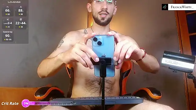 Snapshot of Mr_WhiteCock chatting on June 2026 03:22:02 AM Mr WhiteCock online show from June 2026 03:22:02 AM