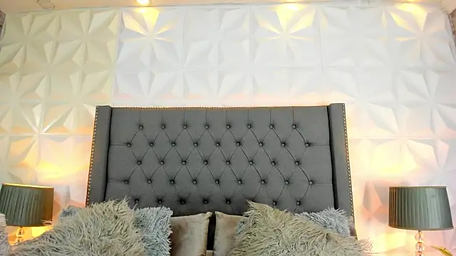 sarah salis  online show from February 2025 11:01:02 PM