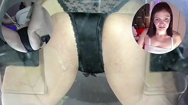 KatteMoss online show from November 2025 08:30:01 PM