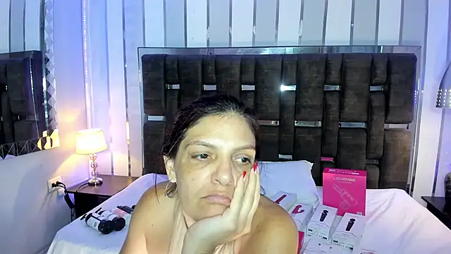 KatteMoss online show from April 2026 08:42:01 PM