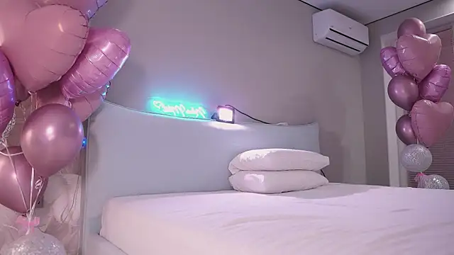 Snapshot of NinaMint chatting on December 2025 06:23:01 PM NinaMint online show from December 2025 06:23:01 PM